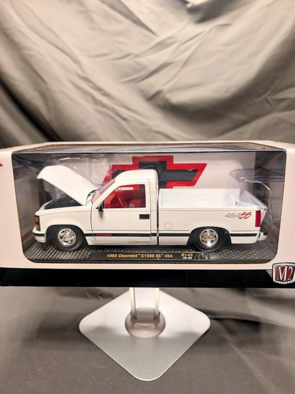 M2 1993 Chevrolet C1500 SS 454 Diecast Pickup Truck White & Red Like New